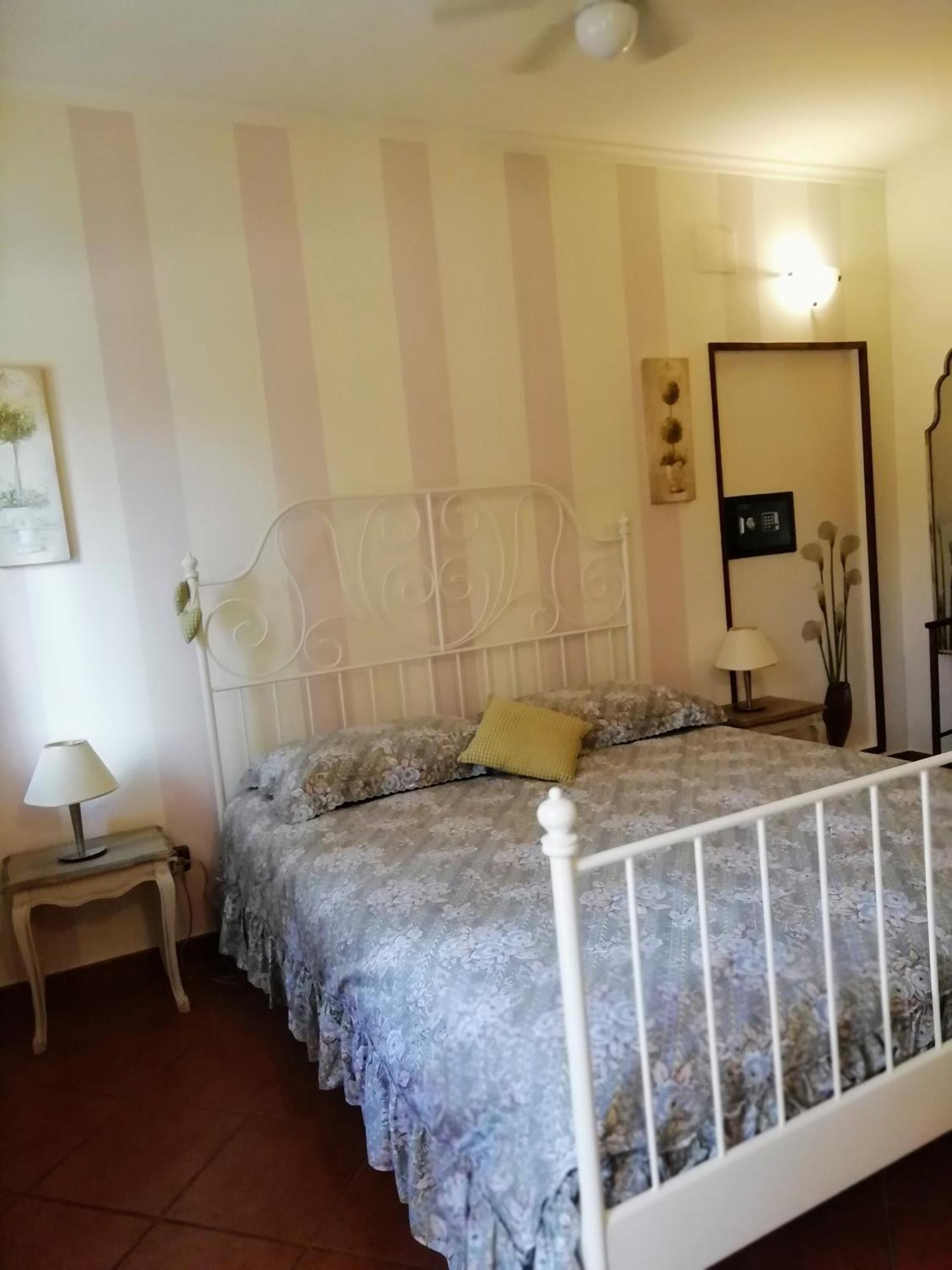 بينيرولو Bed&Breakfast La Siepe الغرفة الصورة